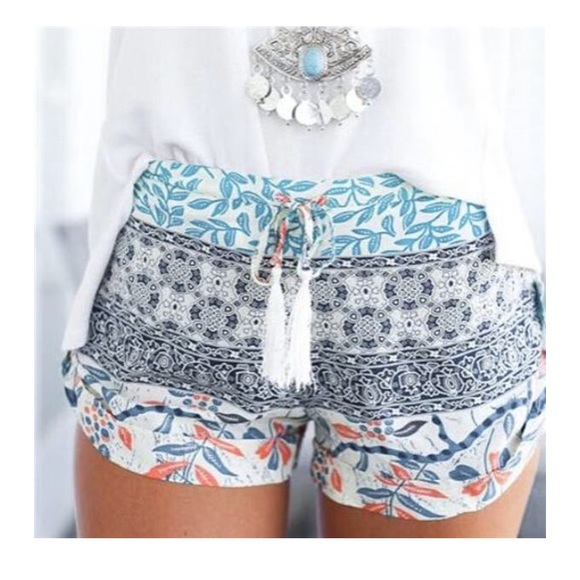 Pants - ❤️️Host Pick! ❤️️ Multicolored shorts Size M